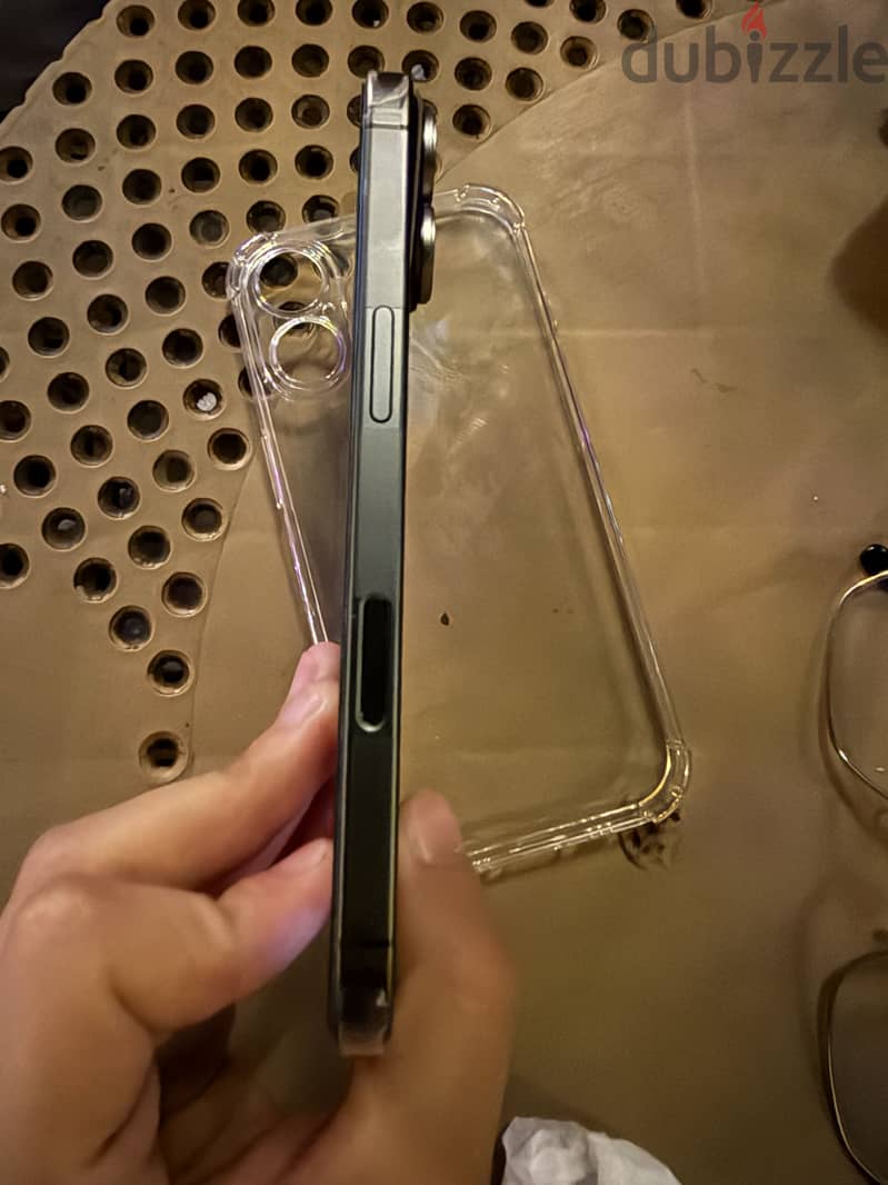Apple - iPhone 17 4