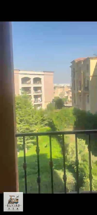 شقة للإيجار بالمطبخ والتكييفات في كمبوند ميفيدا - بارسيل 10- التجمع الخامس