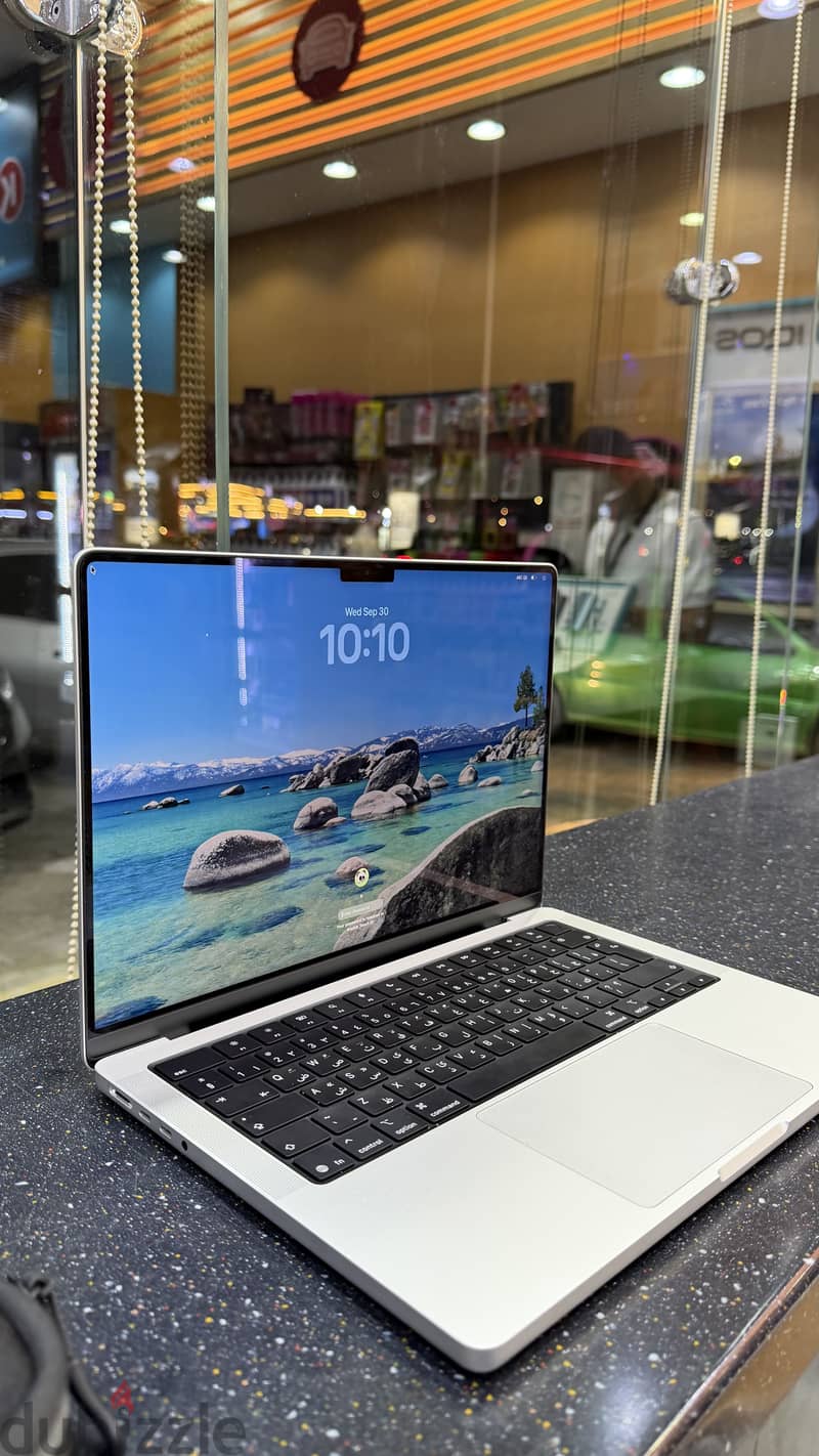 Macbook pro m5 14 inch 3