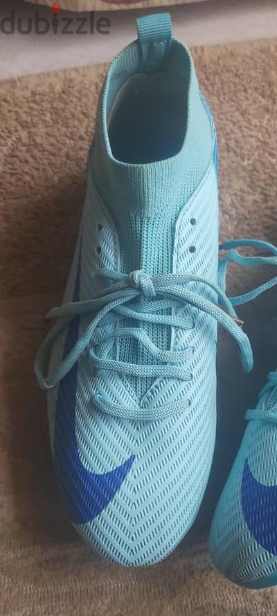 حذاء كوره nike مقاس 40