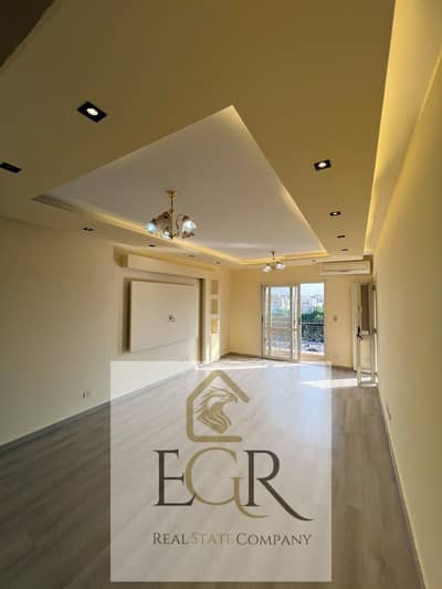 Super Lux Law Apartment in Al-Rehab 