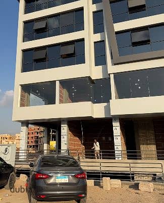 Ground floor shop with an area of 40 sqm, immediate handover, payment in installments over a year and a half from the owner