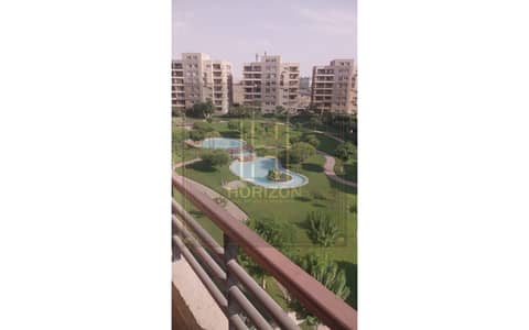 بأفضل فيو شقة بالمطبخ تشطيب مميز 2 نوم ايجار ذا سكوير التجمع apartment rent the square