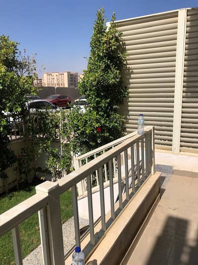 شقة للايجار أرضي بجاردن كمبوند جايد + جراج