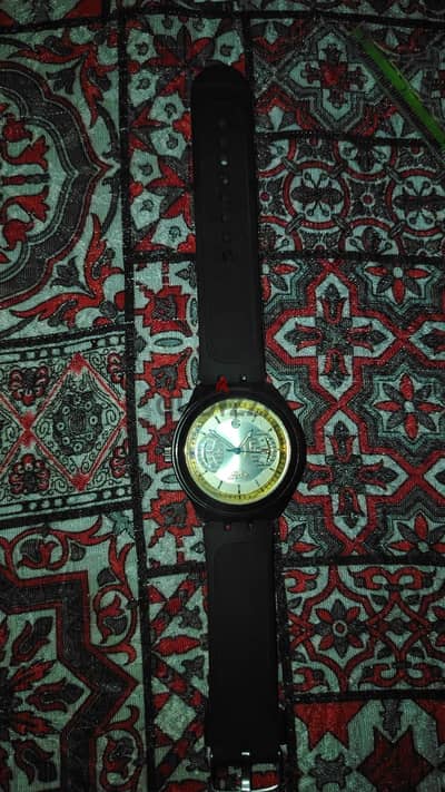 ساعهswatch سويسريه مفيهاش اي حاجه السعر ٧٠٠ج قابل للتفاوض