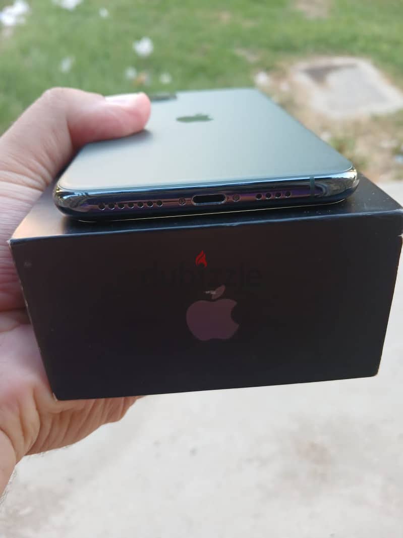Apple - iPhone 11 Pro Max 2