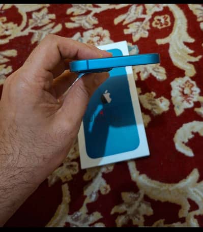 آبل - آيفون 13 خطين