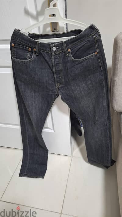 بنطلون levis بحالة جيدة جدا مقاس ٣٢
