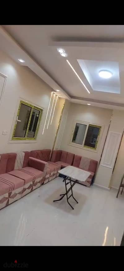 شقة في مدينه بدر للبيع بالعفش والفرش سوبر لوكس خطوات من مول مصر في المتميز عمارات متميز السويس  135متر ،دور ارضي تشطيب سوبر لوكس  بالقرب من الداون تاون واكبر مجمع مولات ومجمع طبي ومجمع بنوك  3نوم و حمام  السعر 1900000 بالعفش والفرش وقابل التفاوض وقت الجدي