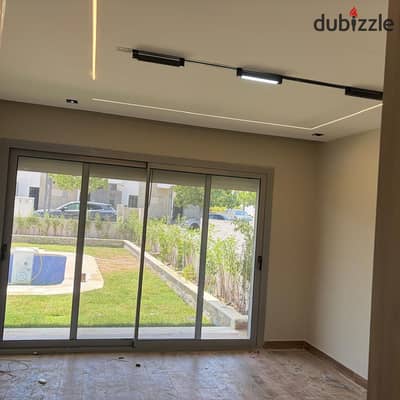 شقه للايجار مفروش ارضي بجاردن مساحه 274 متر   داخل كمبوند جولز التوسعات الشرقيه 3 غرف فيو بانوراما بسعر لقطه