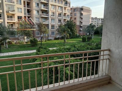 للايجار شقه مميزه بمدينتي فيو ولوكيشن اكتر من ممتازه بجوار sll season park مباشره