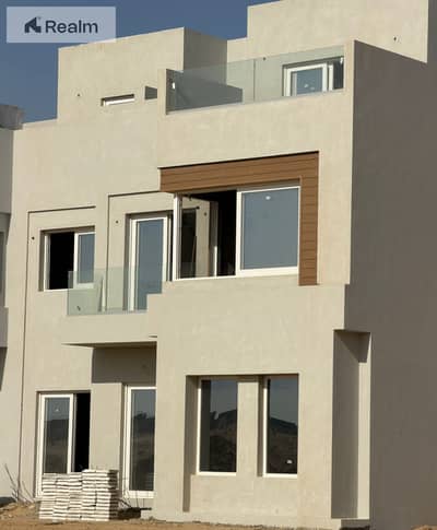 OPEN ROOF APT READY TO MOVE with prime price in the area