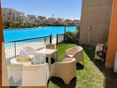 Ground floor chalet, 140 sq m with garden (3 bedrooms + nanny's room), in Marassi with a direct lagoon view, fully finished, for sale below its original price.