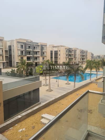 200 sqm apartment in Gallery Moon Valley Landscaped and clubhouse views Includes kitchen, air conditioning, and water heaters; available for rent.