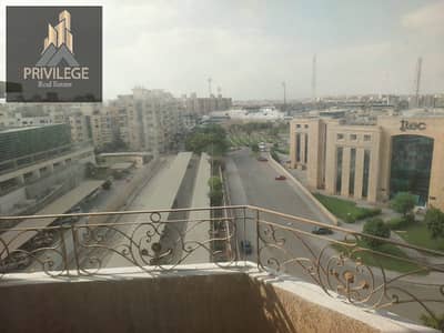 Apartment for rent in New Maadi, in front of the American Aid and the Technology Village, 3 rooms with a distinctive open view, super lux finishing