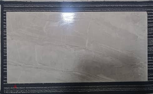 2 كرتونة متر ونص سيراميكا كليوباترا وزرة ورمادي مقاس 30*60