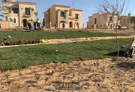 Luxury fully finished townhouse for sale in City Gate, New Cairo—adjacent to Hyde Park, minutes from the American University (AUC), and near Mountain