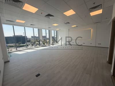 بسعر مغري مكتب إداري مميز للإيجار في بوديوم كايرو فستيفال سيتي | 96م² | الدور الرابع | جراج ومطبخ