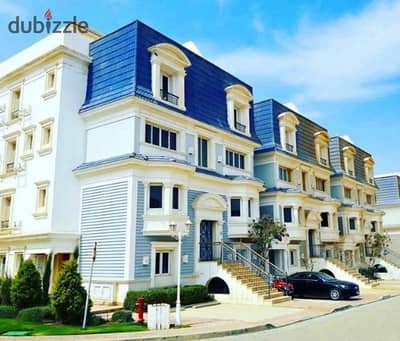 Apartment for sale, ready for immediate delivery, featuring a private garden and a highly distinctive view overlooking the landscape within the Mounta