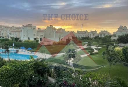 300m² Villa in El Patio 6 | 4 Master Beds | Pool & Landscape View