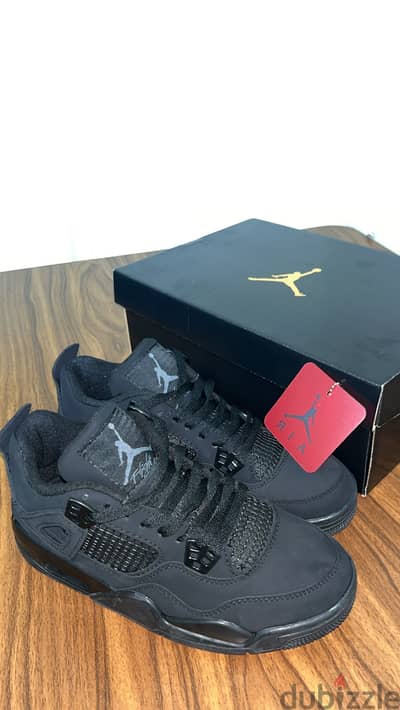 Air Jordan ٤ Black Cat مقاس ٣٩
