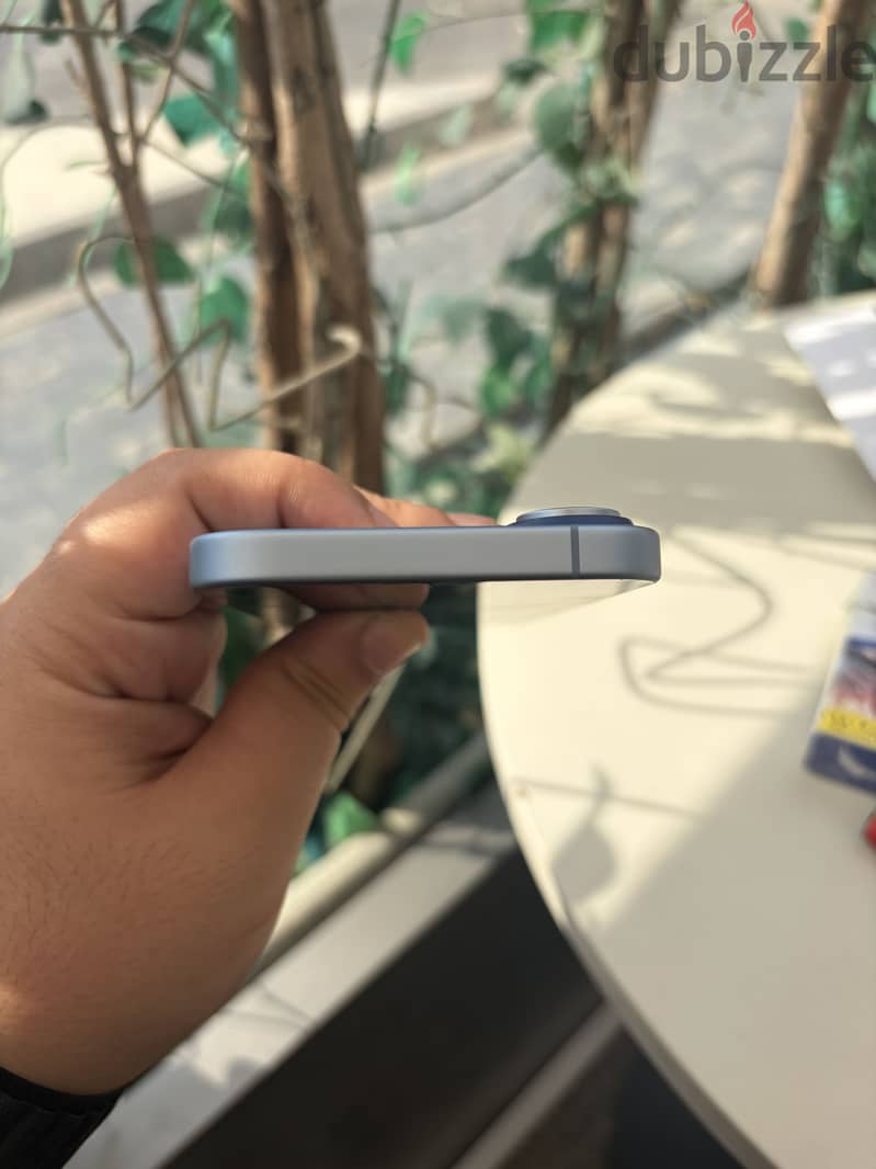 Apple - iPhone 17 4