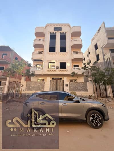 ******شقه للبيع في منطقه 7. . . . . . 145م2 تاني صف من الحزام الاخضر و خطوات لمول مصر و طريق السوييس**********