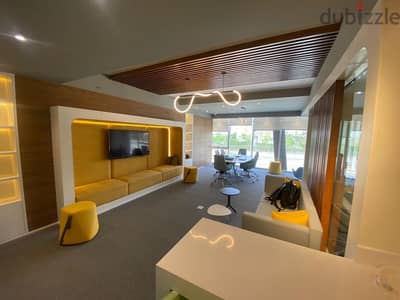 مكتب متأجر للبيع داخل Azad Business Lounge