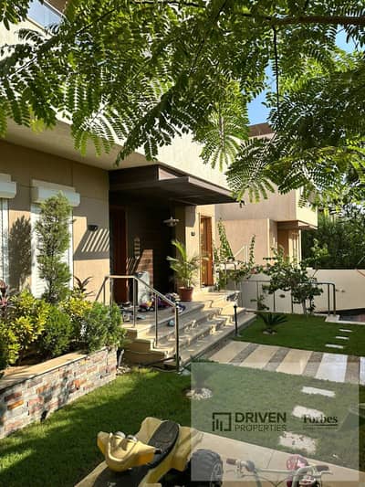 اقل سعرتوين هاوس للبيع في كمبوند اب فيل خلف مول مصر طريق الواحات 6 اكتوبر الجيزه UpVille Compound Al Wahat Road 6th of October Giza