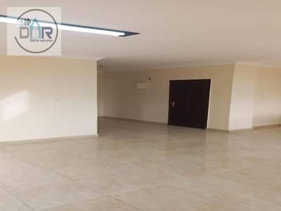 3-room studio for rent, suitable for administrative use, in the 7th District of Sheikh Zayed.