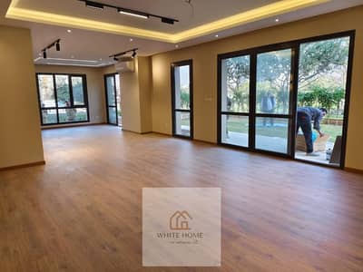 Duplex for rent in Eastown Compound, featuring "super-lux" finishes and including the kitchen, appliances, and air conditioning. The layout comprises