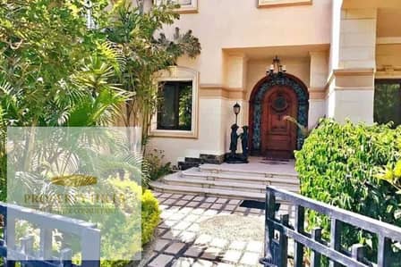 اخر فيلا كورنر 386م للبيع استلام فوري علي طريق السويس مباشر في الشروق