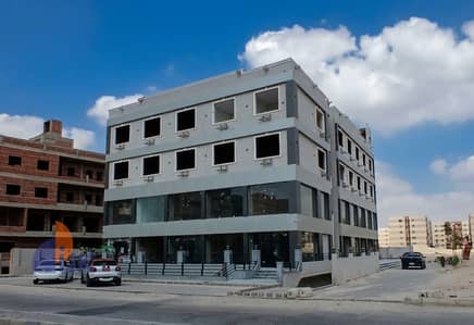A very special commercial space for sale, ready for immediate occupancy, 42 square meters, in Al Majd District, in the heart of New Obour.