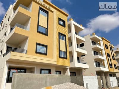 If you are looking for a large apartment with a practical layout for living or investment, this unit deserves your attention. If you are looking for a large apartment with a practical layout for living or investment, this unit deserves your attention.