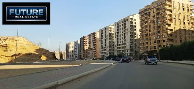 150 m apartment old load in the sixth sector on the main Zahra Al-Maadi street