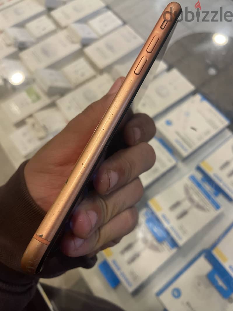 Apple - iPhone XR 1