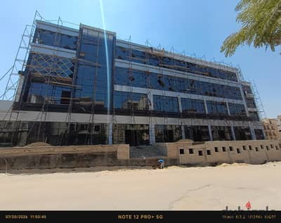 محل 191 م استلام فوري للبيع امام الجامعه الامريكيه التجمع