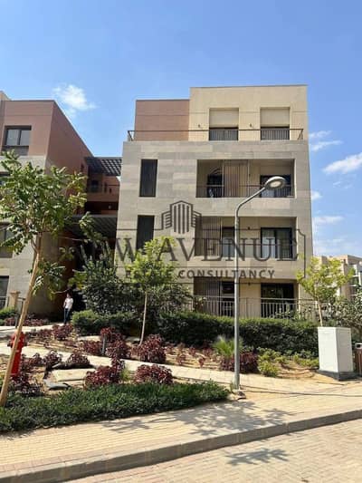 شقة للبيع فى ديستريكت فايف مراكز District 5 Marakez دور متكررثلاثة غرف نوم و غرفة مربية  نصف تشطيب جاهزة للاستلام موقع متميز مطلة على مساحات خضراء