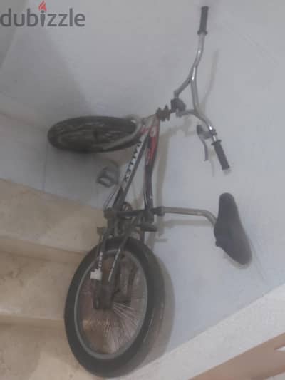 عجلة ودراجة بحاله جيدة