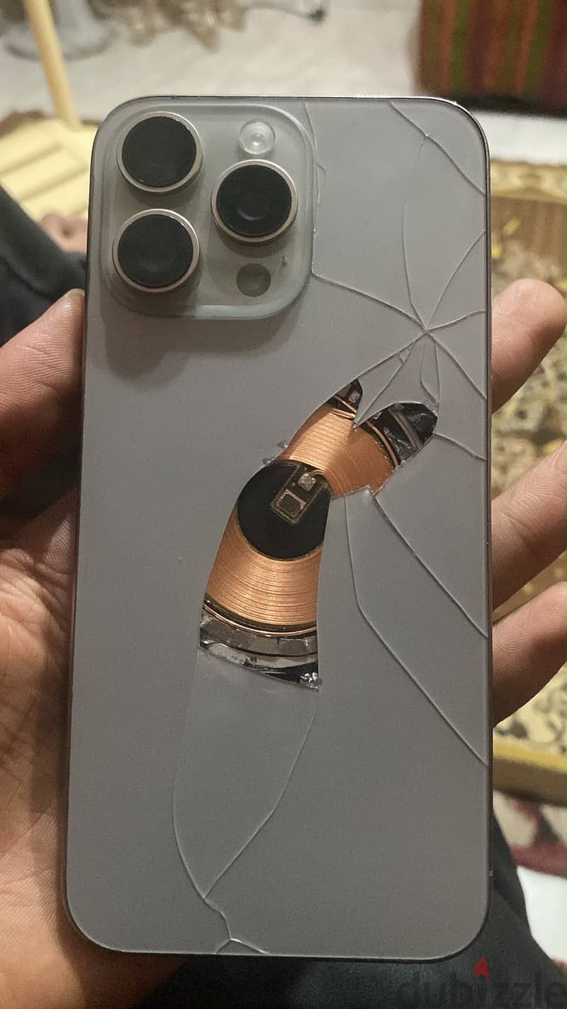 Apple - iPhone 15 Pro Max 7