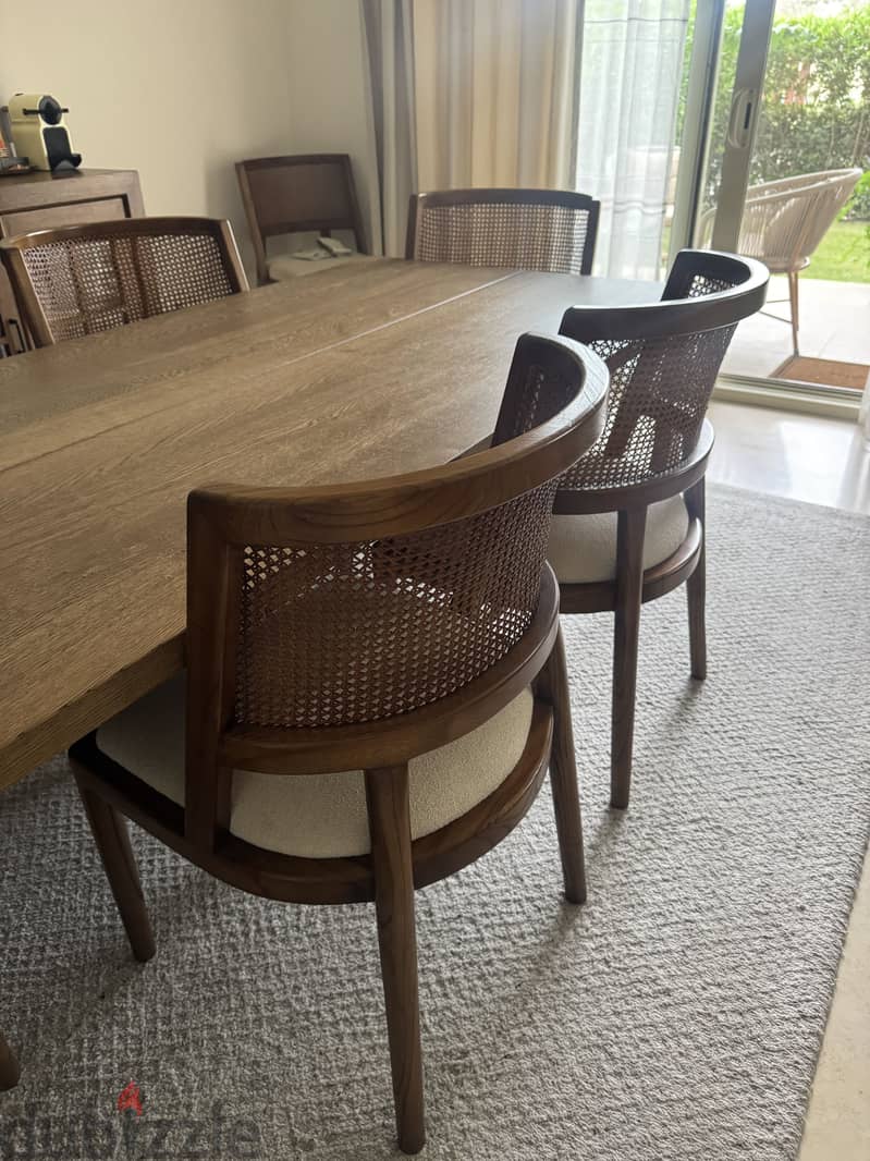 8 chairs no table 1
