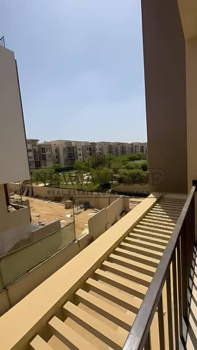 جاهزة على الاستلام الفوري شقة 3 غرف متشطبة بالكامل بالتكييفات للبيع مون ريزيدنس Moon Residence فيفس سكوير القاهرة الجديدة