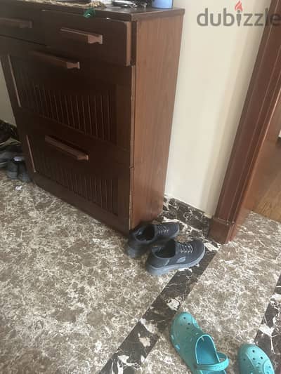 جزمة بي المرايا