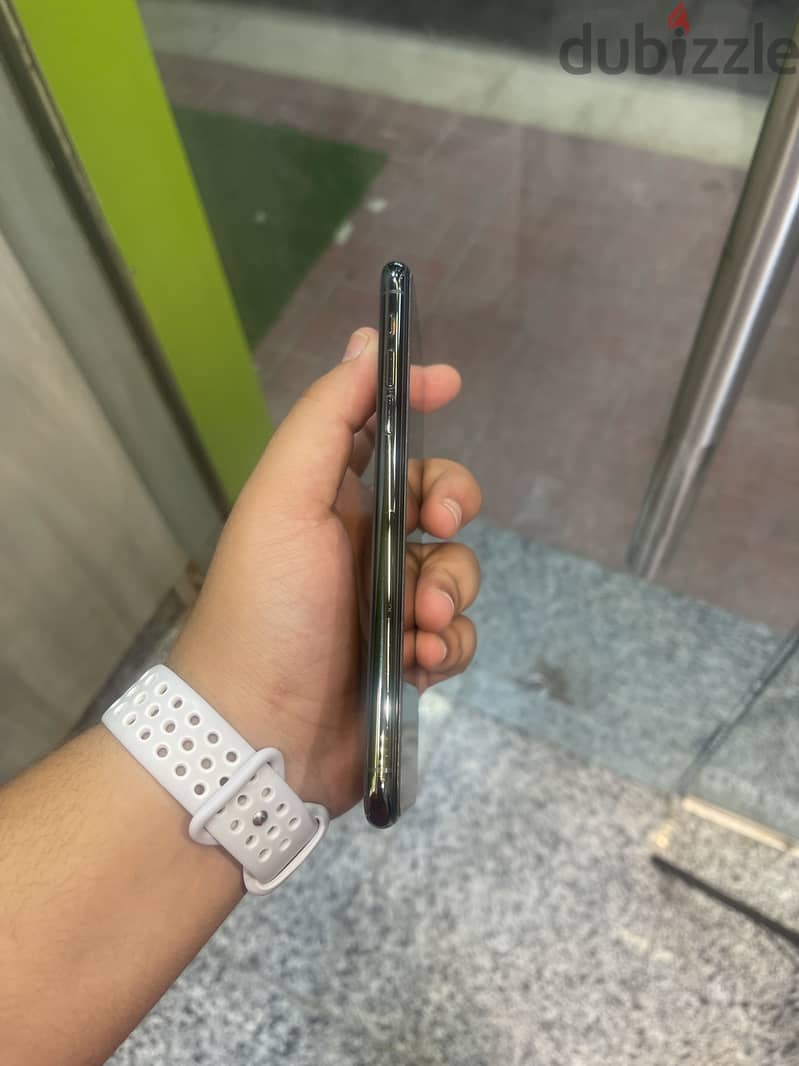 Apple - iPhone 11 Pro Max 2