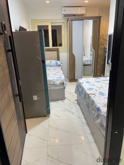 Furnished Studio for rent in October, first neighborhood, including water, steps to the bus and private university