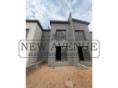 under market price for Town house Ready to move for Sale in Il Cazar Creek Town , 5th Settlement New Cairo