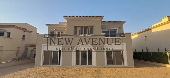 First row golf Standalone villa at Uptown Cairo Emaar 5bedrooms high end finishing with kitchen and ACs