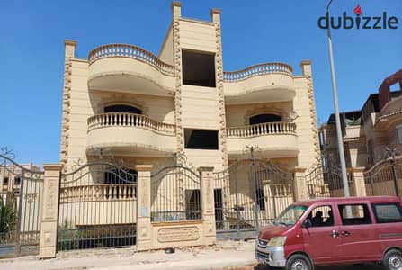 شقة ارضى بجاردن منخفض للبيع فى الحى التاسع المجاورة التانية الشيخ زايد