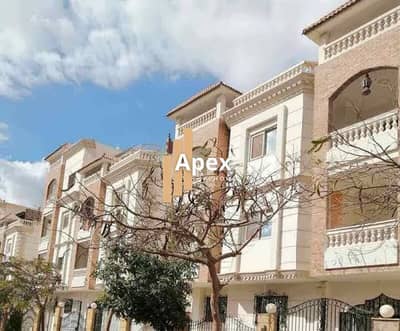 Immediate move-in!!! 200-square-meter villa in Orabi Compound near Line 6, minutes from Carrefour El Obour, and minutes from the main Obour Axis Road.