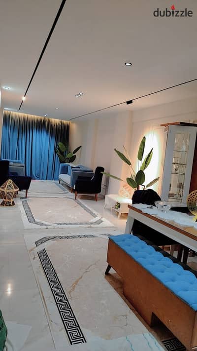135m² apartment for sale on the main Ibrahim Abdel-Razek Street, next to Abdel-Basit Grill and minutes from Gesr El-Suez.
